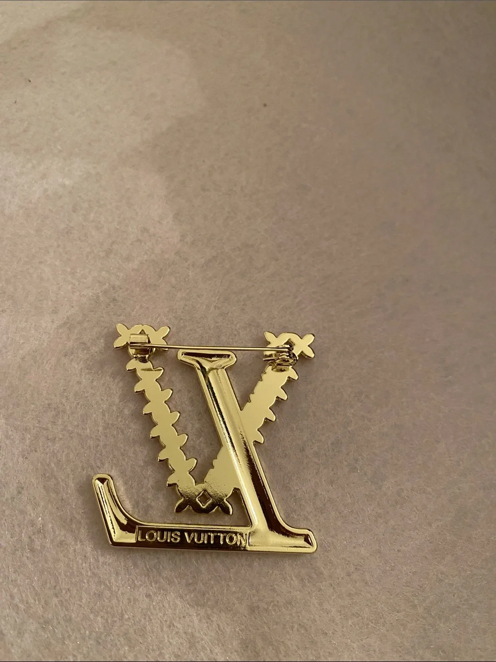 Gold-tone 'V' Logo Brooch - Luxury Designer Style
